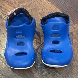 NWT Nike Kid’s Size 9C Velcro Shoes